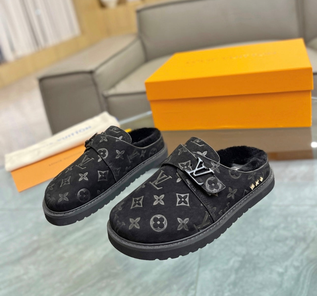 LV WOOL LINED CLOG