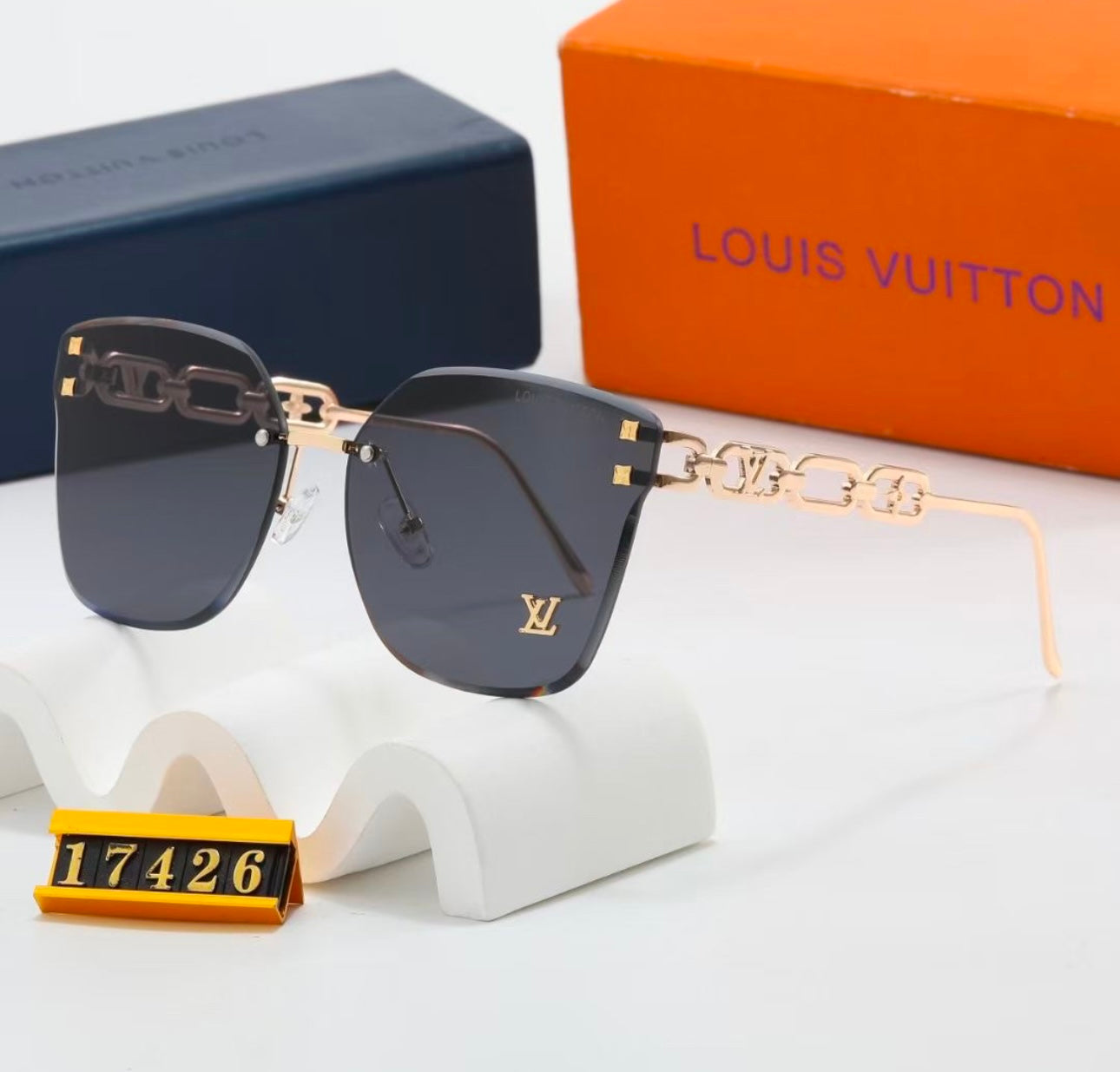 LV SUNNIES W HARD CASE