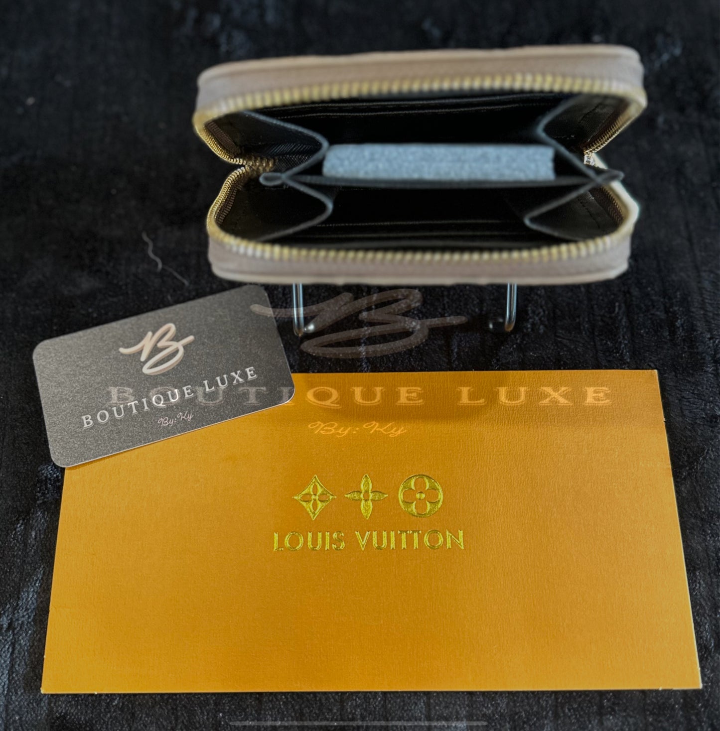 TAN LV STAMPED ZIPPY