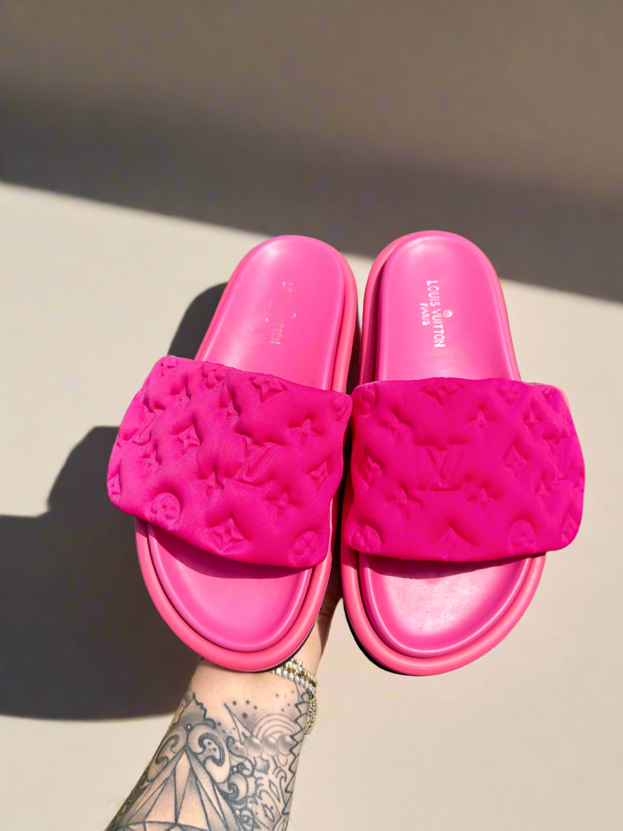 LV PUFFER SLIDES