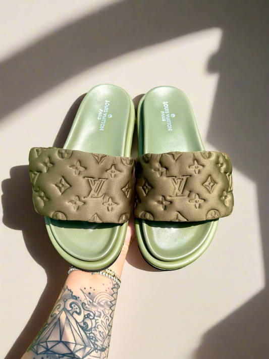 LV PUFFER SLIDES