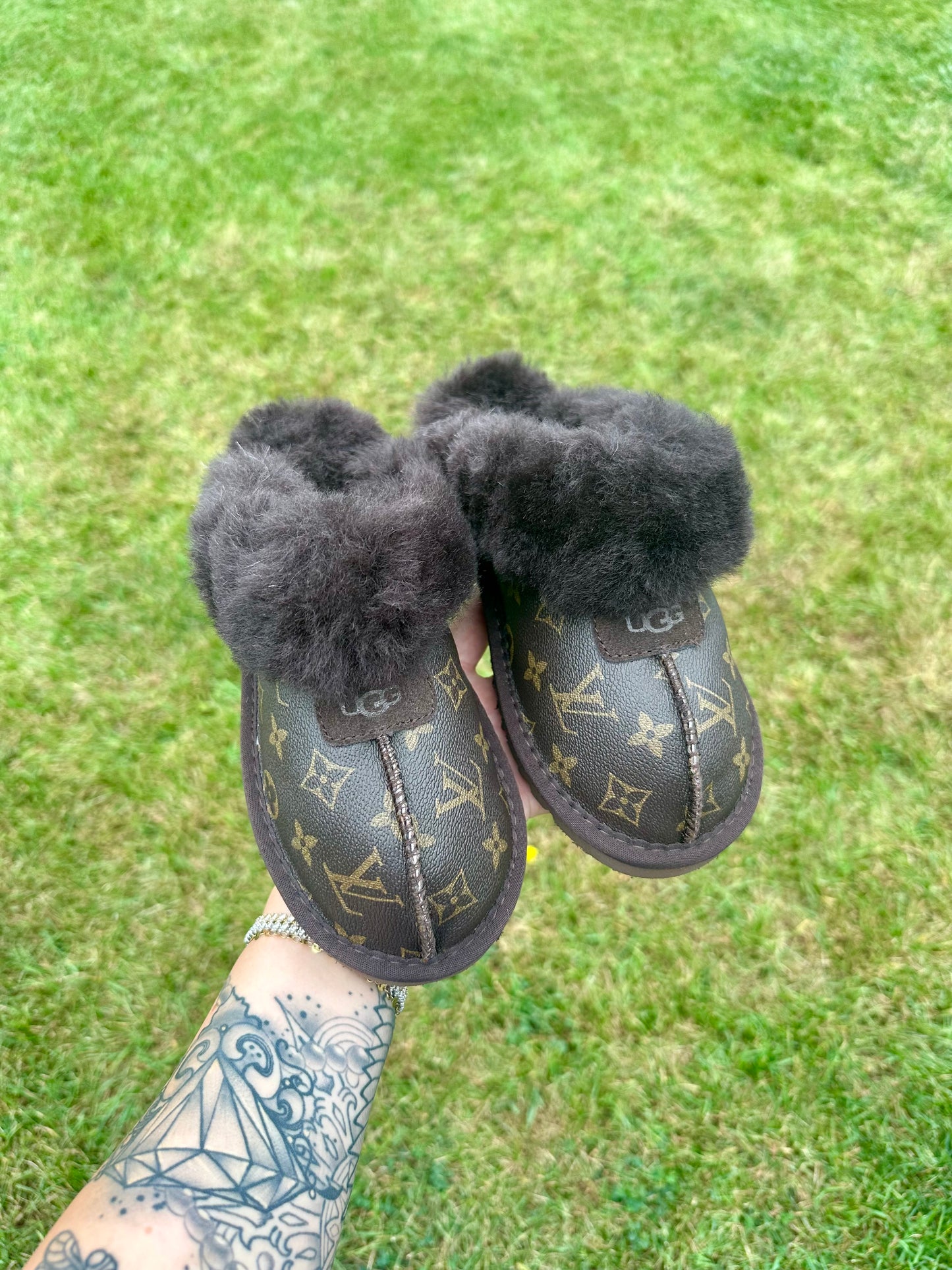 LV SLIPPER